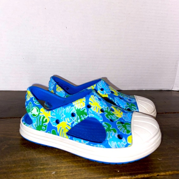 CROCS Other - Crocs size 9 toddler super cute in euc